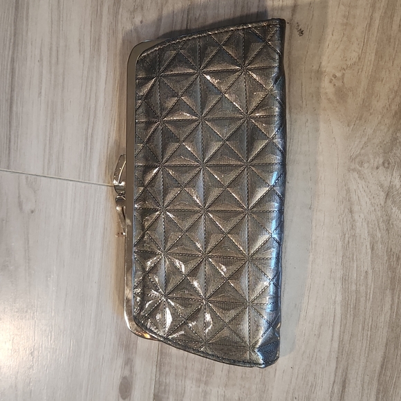 Avenue silver clamshell wallet - Picture 1 of 6